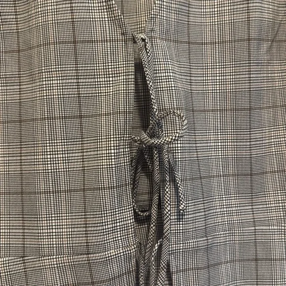 NWT Express plaid tie front tank - Picture 5 of 5